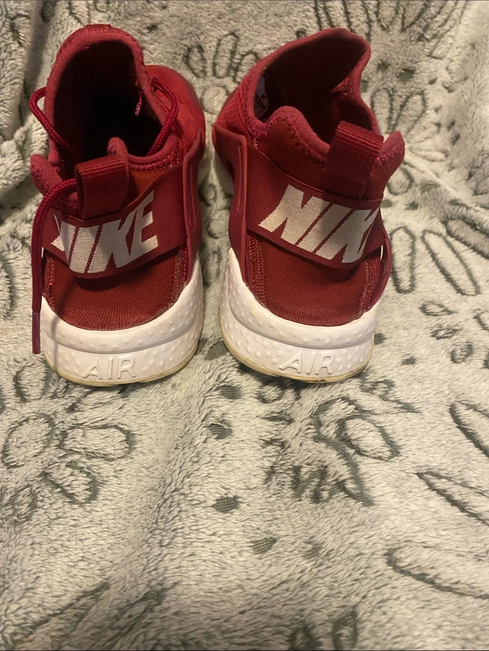 Nike Air Huarache Women's Athletic Shoes in Burgundy Red
